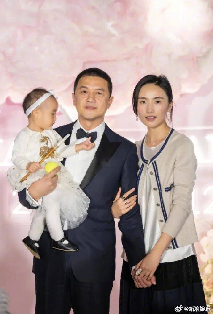 皇冠注册平台_李亚鹏官宣与海哈金喜离婚:已经办理了离婚手续皇冠注册平台,孩子跟随母亲生活,由双方抚养