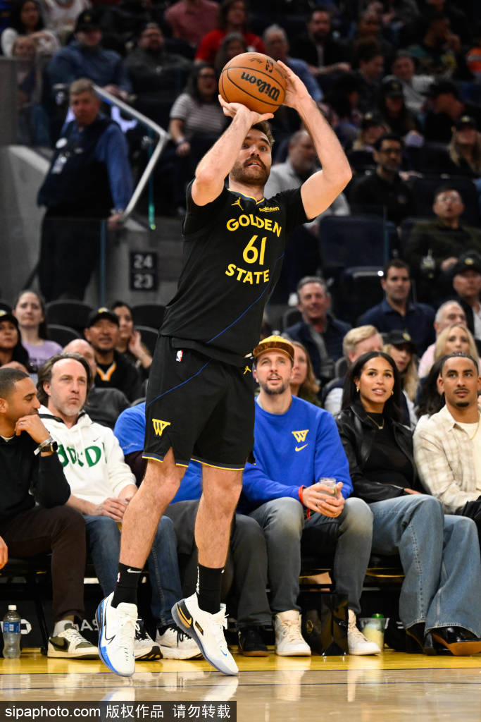 皇冠代理网址_波尔津吉斯首秀引发勇士队内线震荡皇冠代理网址，昆腾·波斯特的未来堪忧